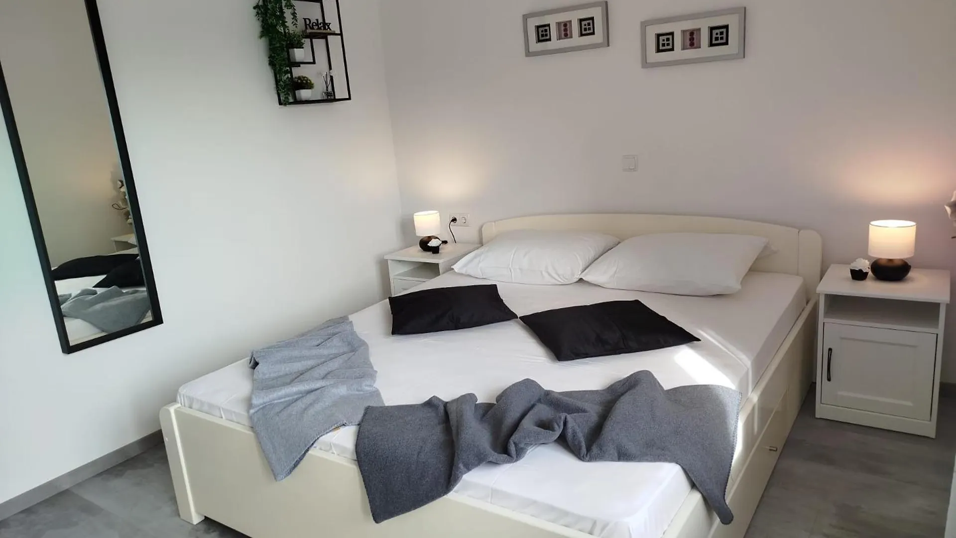 Anna Maris Apartment Rab Town 0*,