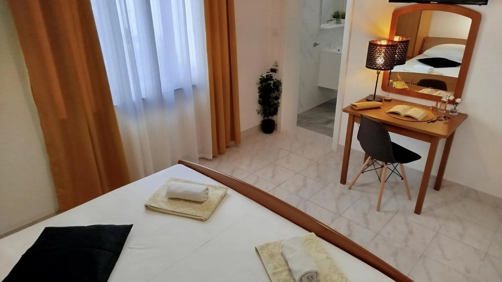 Anna Maris Apartment Rab Town